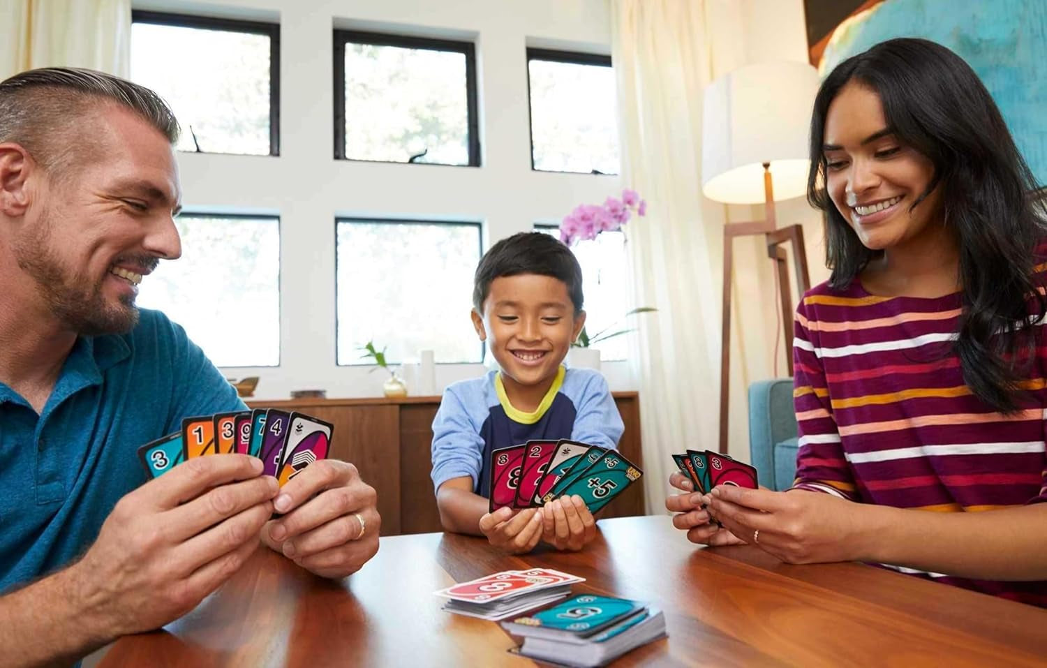 UNO Flip! Card Game for Kids, Adults & Family Night with Double-Sided Cards in Collectible Storage Tin (Amazon Exclusive)