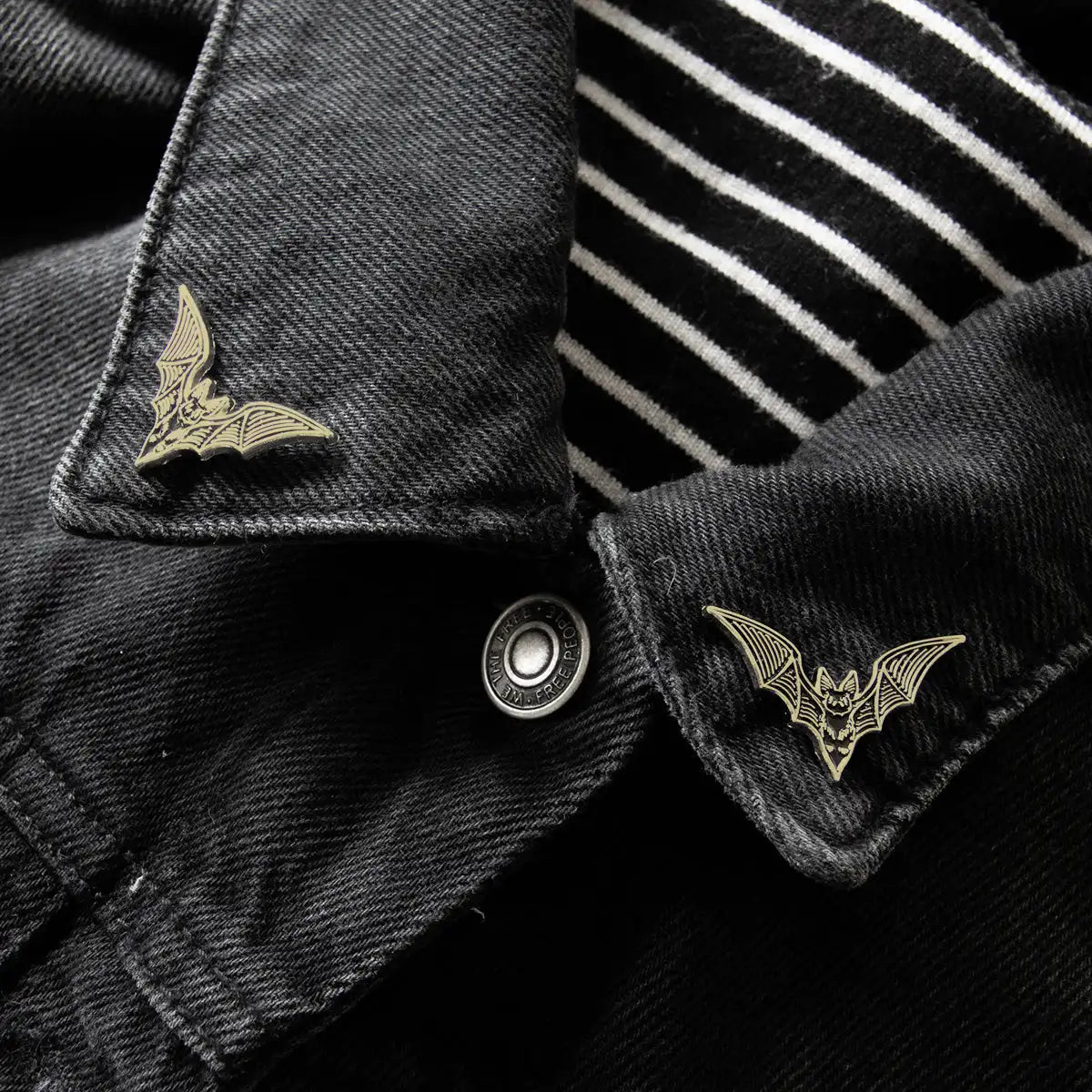 2pcs Bat Enamel Pins Gothic Punk Witch Halloween Brooch Collar Badge Black Spooky Jewelry Gift for Friends